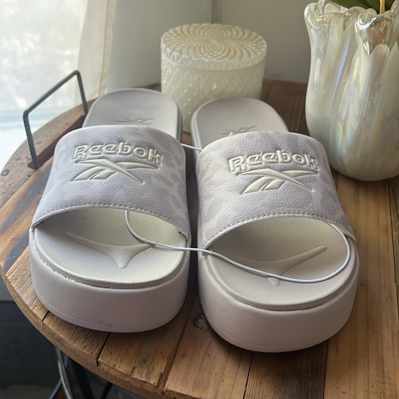 NWT Reebok slides - Picture 2 of 9
